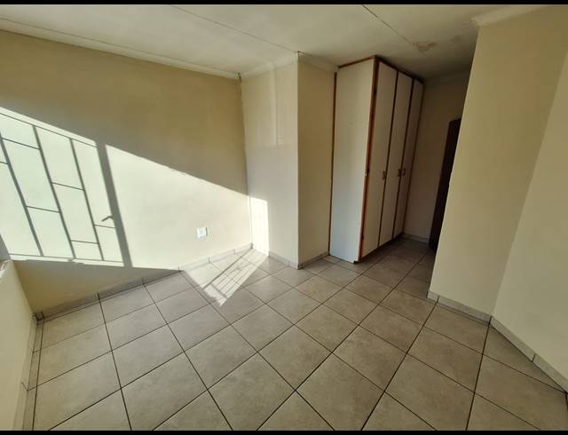 3 BEDROOM TOWNHOUSE FOR SALE IN VANDERBIJLPARK SE 3